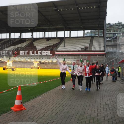 07.12.2025 - St. Pauli X-Mass-Run No. 15 Fabian Wolf http://msf.ph/oto/9412229 07.12.2025 11:16:15 Ziel 1800, 1802, 1821, 1825, 2195, 2464, 3241, 3256, 3326 meine-sportfotos.de