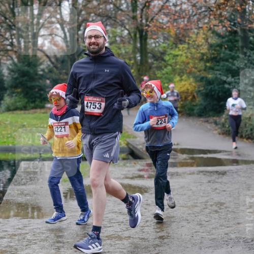 07.12.2025 - St. Pauli X-Mass-Run No. 15 Michael Burmester http://msf.ph/oto/9412230 07.12.2025 11:43:40 Laufen 3456, 4221, 15, 4753, 224 meine-sportfotos.de
