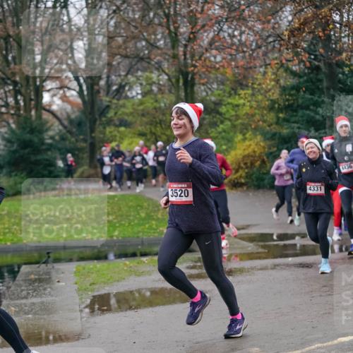 07.12.2025 - St. Pauli X-Mass-Run No. 15 Michael Burmester http://msf.ph/oto/9412237 07.12.2025 10:01:15 Laufen 3520, 4331, 4436 meine-sportfotos.de