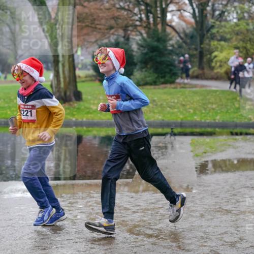 07.12.2025 - St. Pauli X-Mass-Run No. 15 Michael Burmester http://msf.ph/oto/9412245 07.12.2025 11:43:41 Laufen 221 meine-sportfotos.de
