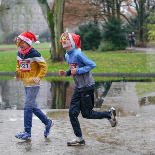 07.12.2025 - St. Pauli X-Mass-Run No. 15 Michael Burmester http://msf.ph/oto/9412247 07.12.2025 11:43:41 Laufen 15, 4221, 15 meine-sportfotos.de