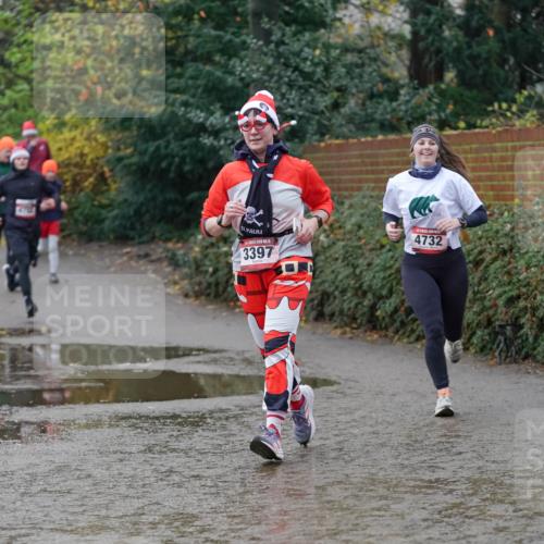 07.12.2025 - St. Pauli X-Mass-Run No. 15 Michael Burmester http://msf.ph/oto/9412253 07.12.2025 11:43:43 Laufen 4752, 3397, 4732 meine-sportfotos.de