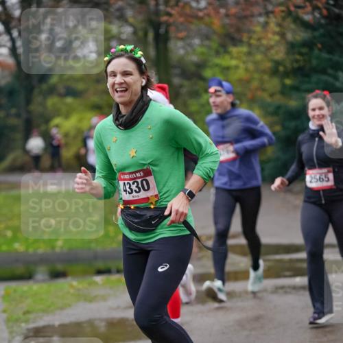 07.12.2025 - St. Pauli X-Mass-Run No. 15 Michael Burmester http://msf.ph/oto/9412258 07.12.2025 10:01:18 Laufen 15, 4330, 2565 meine-sportfotos.de