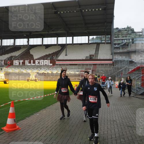 07.12.2025 - St. Pauli X-Mass-Run No. 15 Fabian Wolf http://msf.ph/oto/9412288 07.12.2025 11:16:21 Ziel 1800, 1802, 1821, 1825, 3241, 3256, 3326 meine-sportfotos.de