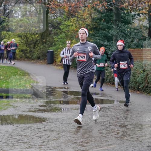 07.12.2025 - St. Pauli X-Mass-Run No. 15 Michael Burmester http://msf.ph/oto/9412289 07.12.2025 11:43:46 Laufen 5, 4749, 4011, 4752 meine-sportfotos.de