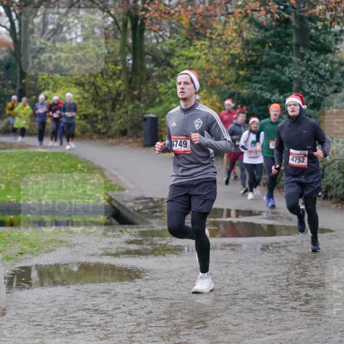 07.12.2025 - St. Pauli X-Mass-Run No. 15 Michael Burmester http://msf.ph/oto/9412295 07.12.2025 11:43:46 Laufen 4749, 4752 meine-sportfotos.de