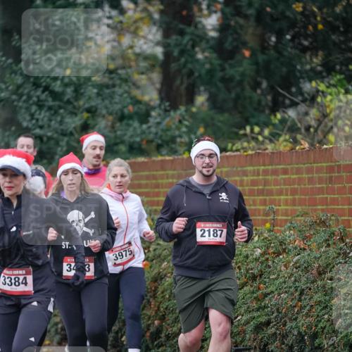 07.12.2025 - St. Pauli X-Mass-Run No. 15 Michael Burmester http://msf.ph/oto/9412297 07.12.2025 10:01:24 Laufen 3384, 15, 34, 3, 3975, 15, 2187 meine-sportfotos.de