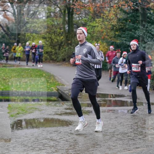 07.12.2025 - St. Pauli X-Mass-Run No. 15 Michael Burmester http://msf.ph/oto/9412298 07.12.2025 11:43:46 Laufen 745, 4752, 4752 meine-sportfotos.de