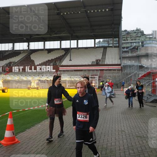 07.12.2025 - St. Pauli X-Mass-Run No. 15 Fabian Wolf http://msf.ph/oto/9412299 07.12.2025 11:16:21 Ziel 1800, 1802, 1821, 1825, 3241, 3256, 3326 meine-sportfotos.de