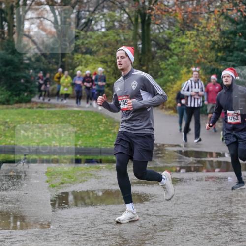 07.12.2025 - St. Pauli X-Mass-Run No. 15 Michael Burmester http://msf.ph/oto/9412304 07.12.2025 11:43:46 Laufen 749, 4752, 4752 meine-sportfotos.de