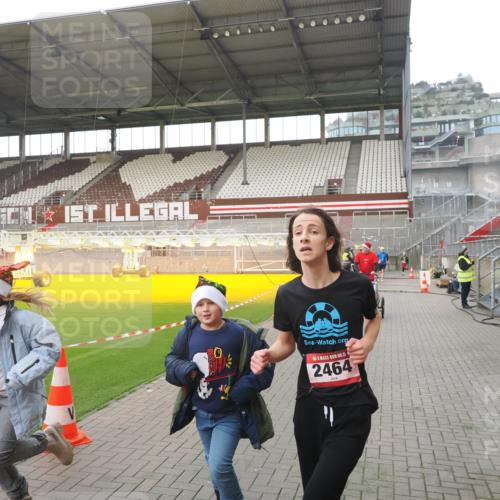 07.12.2025 - St. Pauli X-Mass-Run No. 15 Fabian Wolf http://msf.ph/oto/9412342 07.12.2025 11:16:24 Ziel 1800, 1802, 3241, 3256 meine-sportfotos.de