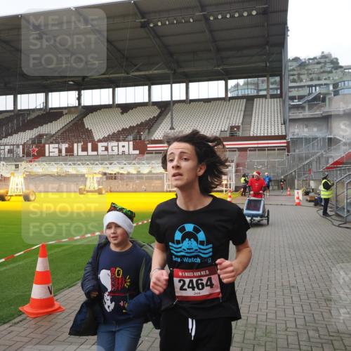 07.12.2025 - St. Pauli X-Mass-Run No. 15 Fabian Wolf http://msf.ph/oto/9412345 07.12.2025 11:16:24 Ziel 1800, 1802, 3241, 3256 meine-sportfotos.de