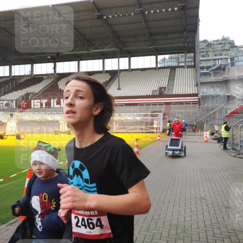 07.12.2025 - St. Pauli X-Mass-Run No. 15 Fabian Wolf http://msf.ph/oto/9412348 07.12.2025 11:16:25 Ziel 1017, 1800, 1802, 3241, 3256 meine-sportfotos.de