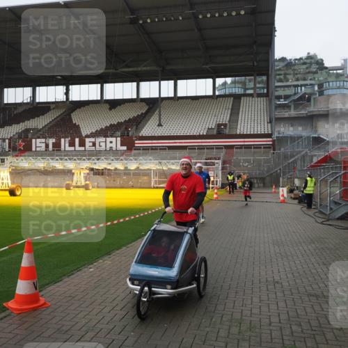 07.12.2025 - St. Pauli X-Mass-Run No. 15 Fabian Wolf http://msf.ph/oto/9412367 07.12.2025 11:16:29 Ziel 1017, 1350 meine-sportfotos.de