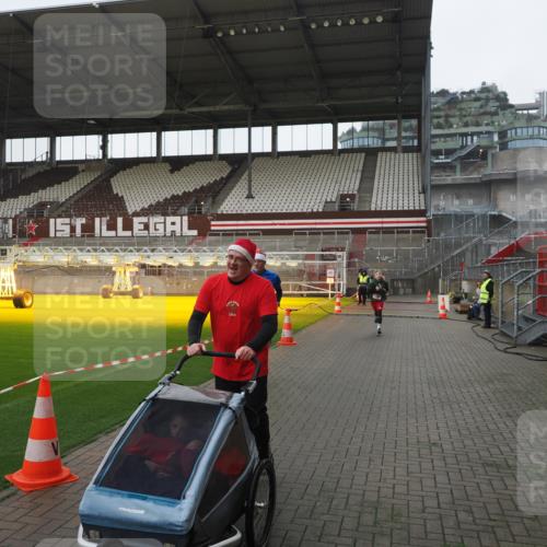 07.12.2025 - St. Pauli X-Mass-Run No. 15 Fabian Wolf http://msf.ph/oto/9412376 07.12.2025 11:16:30 Ziel 1017, 1350 meine-sportfotos.de