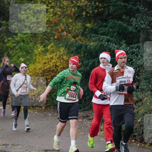 07.12.2025 - St. Pauli X-Mass-Run No. 15 Michael Burmester http://msf.ph/oto/9412390 07.12.2025 10:01:38 Laufen 3574, 987, 3984, 88 meine-sportfotos.de