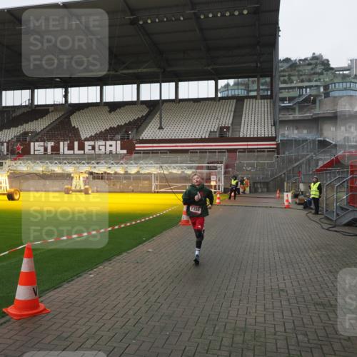 07.12.2025 - St. Pauli X-Mass-Run No. 15 Fabian Wolf http://msf.ph/oto/9412394 07.12.2025 11:16:32 Ziel 1017, 1350 meine-sportfotos.de