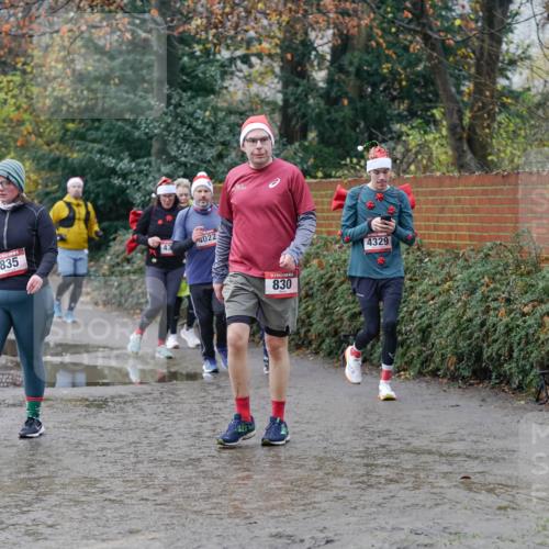 07.12.2025 - St. Pauli X-Mass-Run No. 15 Michael Burmester http://msf.ph/oto/9412398 07.12.2025 11:43:58 Laufen 835, 43, 4022, 830, 4329 meine-sportfotos.de