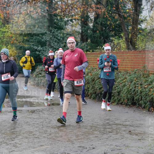 07.12.2025 - St. Pauli X-Mass-Run No. 15 Michael Burmester http://msf.ph/oto/9412400 07.12.2025 11:43:58 Laufen 4328, 835, 830, 4329 meine-sportfotos.de