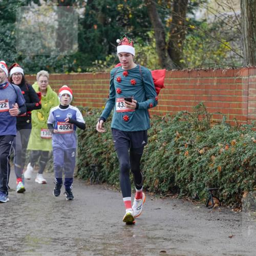 07.12.2025 - St. Pauli X-Mass-Run No. 15 Michael Burmester http://msf.ph/oto/9412403 07.12.2025 11:43:59 Laufen 830, 4022, 1303, 4024, 43 meine-sportfotos.de