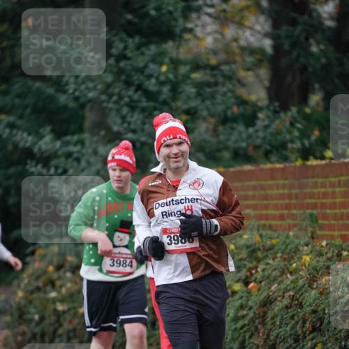 07.12.2025 - St. Pauli X-Mass-Run No. 15 Michael Burmester http://msf.ph/oto/9412405 07.12.2025 10:01:40 Laufen 3984, 3980 meine-sportfotos.de