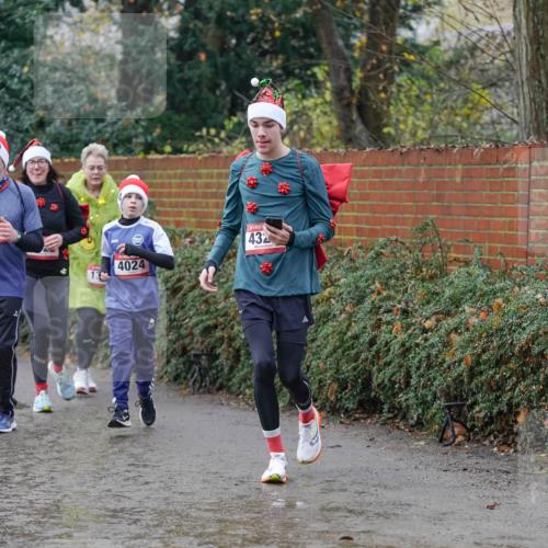 07.12.2025 - St. Pauli X-Mass-Run No. 15 Michael Burmester http://msf.ph/oto/9412406 07.12.2025 11:43:59 Laufen 830, 402, 13, 4024, 432, 30 meine-sportfotos.de