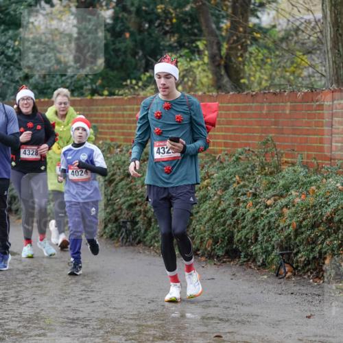 07.12.2025 - St. Pauli X-Mass-Run No. 15 Michael Burmester http://msf.ph/oto/9412409 07.12.2025 11:43:59 Laufen 830, 402, 4328, 4024, 432 meine-sportfotos.de