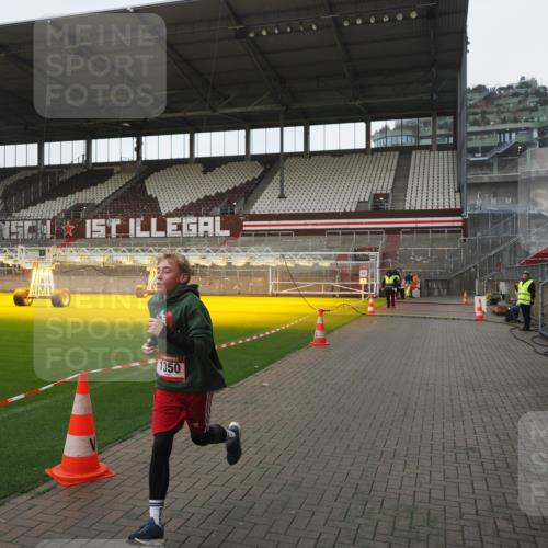 07.12.2025 - St. Pauli X-Mass-Run No. 15 Fabian Wolf http://msf.ph/oto/9412410 07.12.2025 11:16:33 Ziel 1017, 1350 meine-sportfotos.de