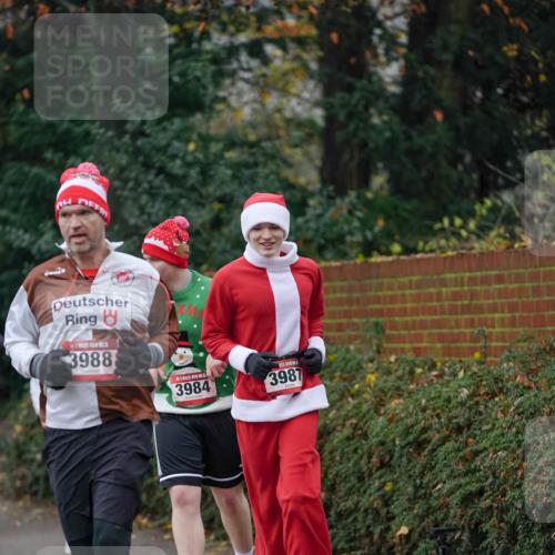 07.12.2025 - St. Pauli X-Mass-Run No. 15 Michael Burmester http://msf.ph/oto/9412411 07.12.2025 10:01:41 Laufen 3988, 3984, 3987 meine-sportfotos.de