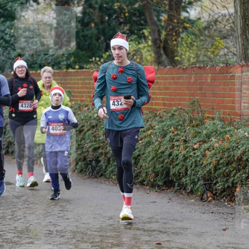 07.12.2025 - St. Pauli X-Mass-Run No. 15 Michael Burmester http://msf.ph/oto/9412412 07.12.2025 11:43:59 Laufen 46, 4328, 402, 432 meine-sportfotos.de