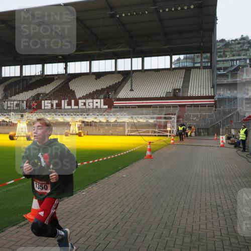 07.12.2025 - St. Pauli X-Mass-Run No. 15 Fabian Wolf http://msf.ph/oto/9412413 07.12.2025 11:16:33 Ziel 1017, 1350 meine-sportfotos.de