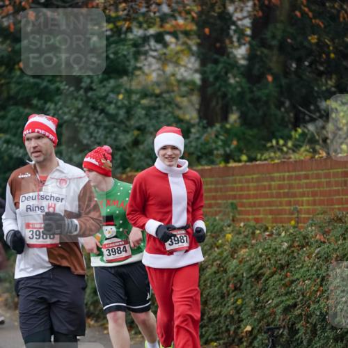 07.12.2025 - St. Pauli X-Mass-Run No. 15 Michael Burmester http://msf.ph/oto/9412414 07.12.2025 10:01:41 Laufen 3960, 3984, 3987 meine-sportfotos.de