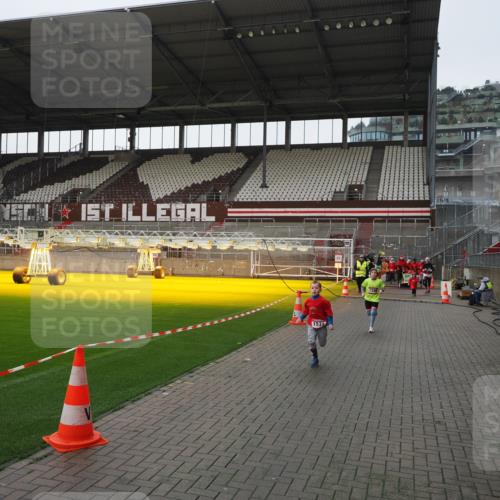 07.12.2025 - St. Pauli X-Mass-Run No. 15 Fabian Wolf http://msf.ph/oto/9412428 07.12.2025 11:17:12 Ziel 1340, 1531, 2766 meine-sportfotos.de