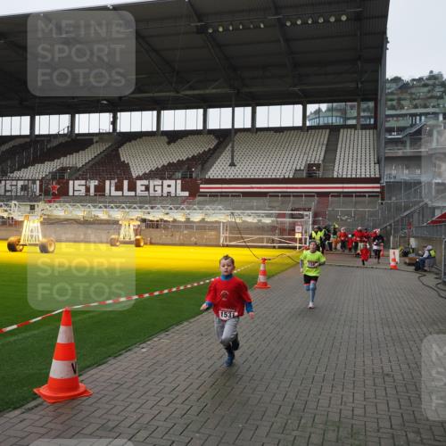 07.12.2025 - St. Pauli X-Mass-Run No. 15 Fabian Wolf http://msf.ph/oto/9412437 07.12.2025 11:17:12 Ziel 1340, 1531, 2766 meine-sportfotos.de