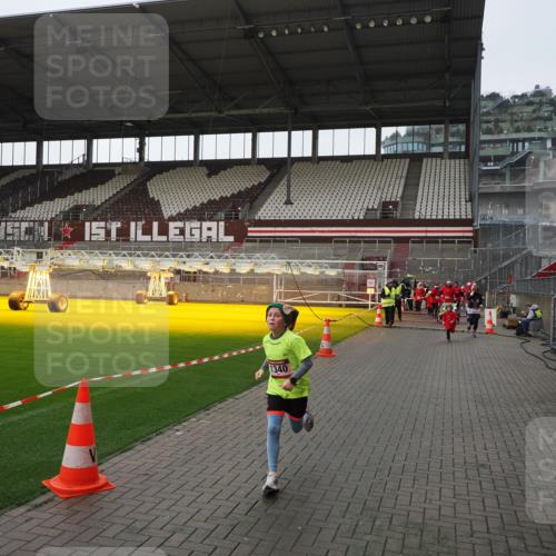 07.12.2025 - St. Pauli X-Mass-Run No. 15 Fabian Wolf http://msf.ph/oto/9412458 07.12.2025 11:17:14 Ziel 1122, 1127, 1340, 1531, 1686, 2766 meine-sportfotos.de