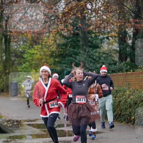 07.12.2025 - St. Pauli X-Mass-Run No. 15 Michael Burmester http://msf.ph/oto/9412459 07.12.2025 10:01:46 Laufen 3846, 3871, 742, 458 meine-sportfotos.de