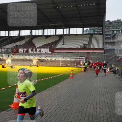 07.12.2025 - St. Pauli X-Mass-Run No. 15 Fabian Wolf http://msf.ph/oto/9412467 07.12.2025 11:17:14 Ziel 1122, 1127, 1340, 1531, 1686, 2766 meine-sportfotos.de