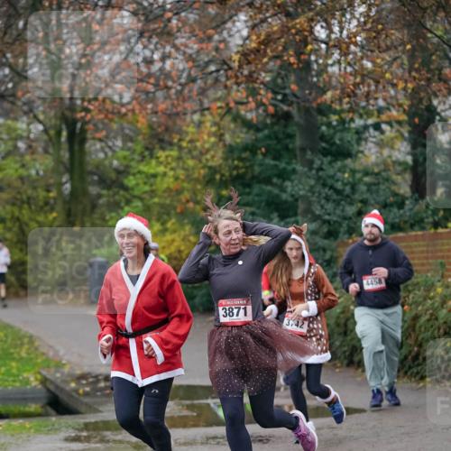 07.12.2025 - St. Pauli X-Mass-Run No. 15 Michael Burmester http://msf.ph/oto/9412468 07.12.2025 10:01:46 Laufen 3871, 3, 42, 4458 meine-sportfotos.de