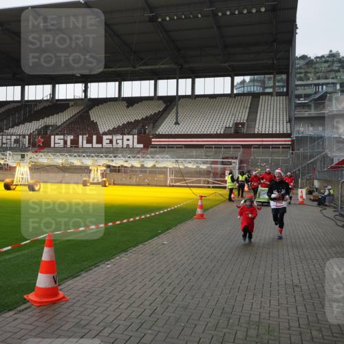 07.12.2025 - St. Pauli X-Mass-Run No. 15 Fabian Wolf http://msf.ph/oto/9412479 07.12.2025 11:17:17 Ziel 1122, 1125, 1127, 1130, 1340, 1529, 1531, 1686, 2766 meine-sportfotos.de