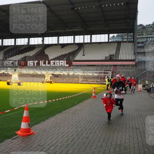 07.12.2025 - St. Pauli X-Mass-Run No. 15 Fabian Wolf http://msf.ph/oto/9412491 07.12.2025 11:17:17 Ziel 1122, 1125, 1127, 1130, 1340, 1529, 1531, 1686, 2766 meine-sportfotos.de