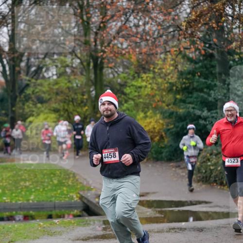 07.12.2025 - St. Pauli X-Mass-Run No. 15 Michael Burmester http://msf.ph/oto/9412498 07.12.2025 10:01:49 Laufen 4458, 4523 meine-sportfotos.de