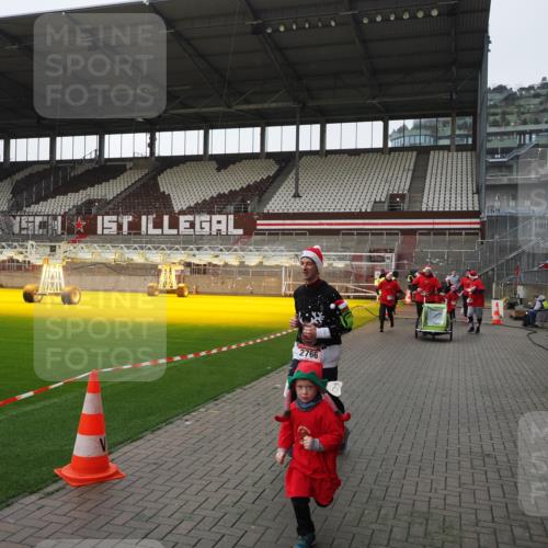 07.12.2025 - St. Pauli X-Mass-Run No. 15 Fabian Wolf http://msf.ph/oto/9412503 07.12.2025 11:17:18 Ziel 1122, 1125, 1127, 1130, 1340, 1529, 1531, 1686, 2766, 2846, 2849 meine-sportfotos.de