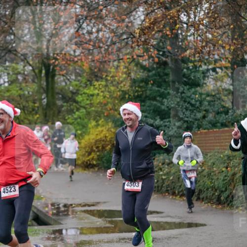 07.12.2025 - St. Pauli X-Mass-Run No. 15 Michael Burmester http://msf.ph/oto/9412513 07.12.2025 10:01:50 Laufen 4523, 4503, 2173 meine-sportfotos.de