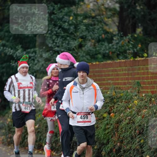 07.12.2025 - St. Pauli X-Mass-Run No. 15 Michael Burmester http://msf.ph/oto/9412567 07.12.2025 10:01:56 Laufen 447, 15, 459 meine-sportfotos.de