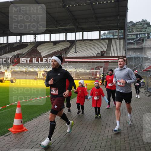 07.12.2025 - St. Pauli X-Mass-Run No. 15 Fabian Wolf http://msf.ph/oto/9412602 07.12.2025 11:17:26 Ziel 551, 1122, 1125, 1127, 1130, 1340, 1529, 1531, 1686, 2477, 2766, 2846, 2849 meine-sportfotos.de