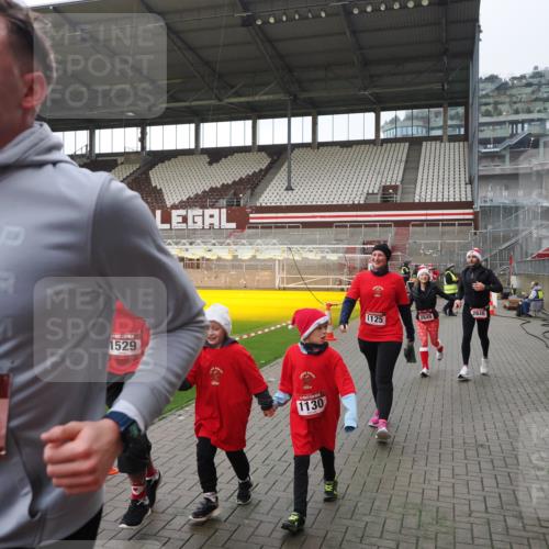 07.12.2025 - St. Pauli X-Mass-Run No. 15 Fabian Wolf http://msf.ph/oto/9412619 07.12.2025 11:17:27 Ziel 551, 1122, 1125, 1127, 1130, 1340, 1529, 1531, 1686, 2477, 2766, 2846, 2849 meine-sportfotos.de