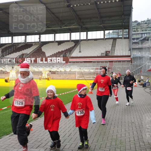 07.12.2025 - St. Pauli X-Mass-Run No. 15 Fabian Wolf http://msf.ph/oto/9412622 07.12.2025 11:17:27 Ziel 551, 1122, 1125, 1127, 1130, 1340, 1529, 1531, 1686, 2477, 2766, 2846, 2849 meine-sportfotos.de