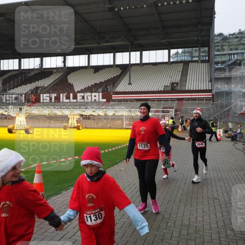 07.12.2025 - St. Pauli X-Mass-Run No. 15 Fabian Wolf http://msf.ph/oto/9412631 07.12.2025 11:17:28 Ziel 551, 1122, 1125, 1127, 1130, 1340, 1529, 1531, 1686, 2477, 2766, 2846, 2849 meine-sportfotos.de