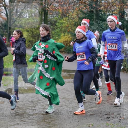 07.12.2025 - St. Pauli X-Mass-Run No. 15 Michael Burmester http://msf.ph/oto/9412637 07.12.2025 11:44:23 Laufen 474, 11, 5, 684, 15, 4682, 557, 860, 15, 4681, 4746 meine-sportfotos.de
