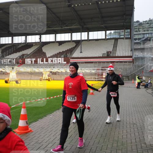 07.12.2025 - St. Pauli X-Mass-Run No. 15 Fabian Wolf http://msf.ph/oto/9412640 07.12.2025 11:17:28 Ziel 551, 1122, 1125, 1127, 1130, 1340, 1529, 1531, 1686, 2477, 2766, 2846, 2849 meine-sportfotos.de